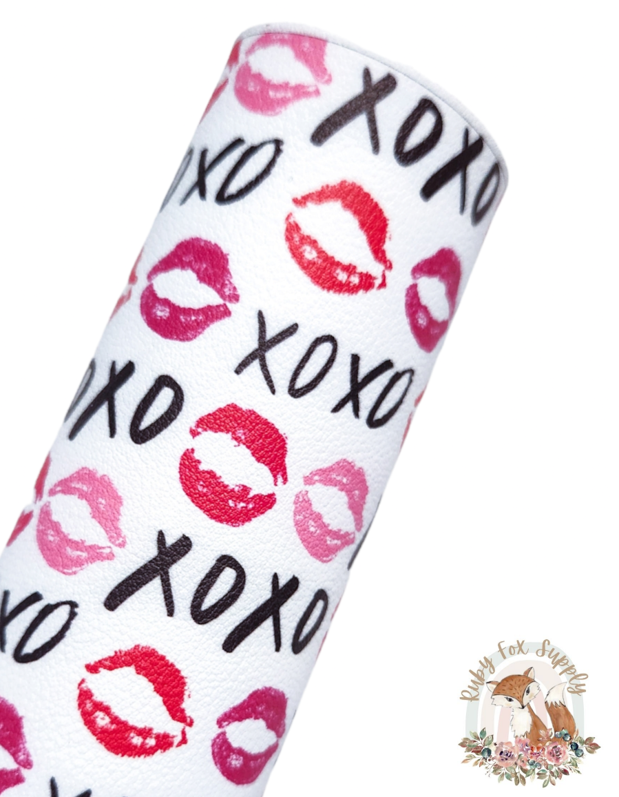 XOXO Lips 9x12 faux leather sheet